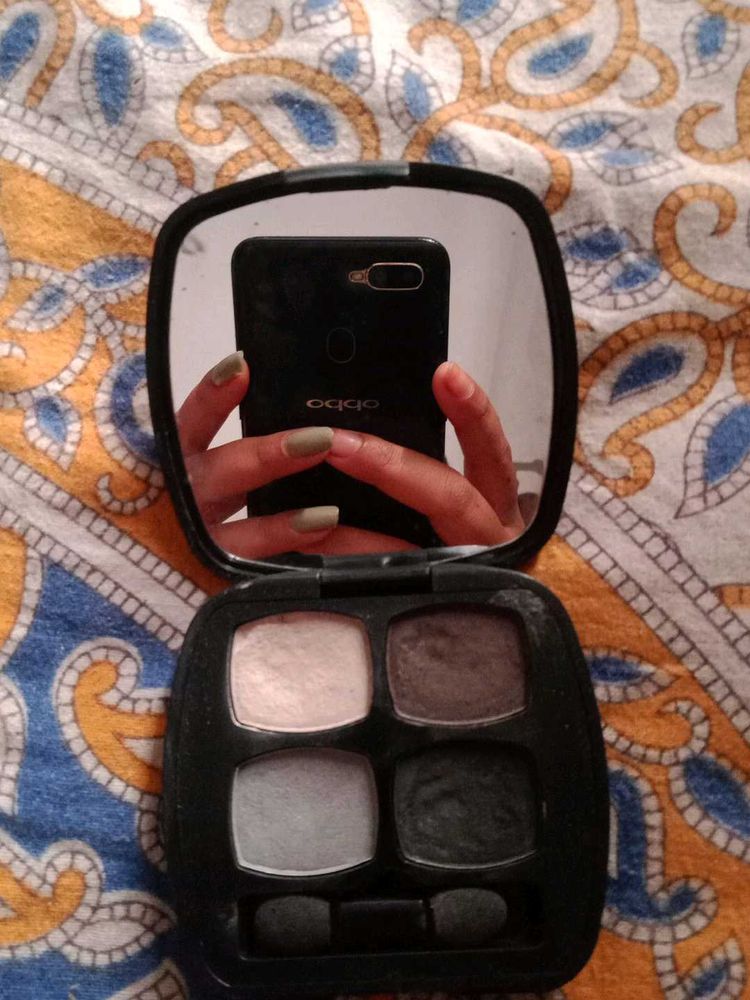 Eyeshadow Plate