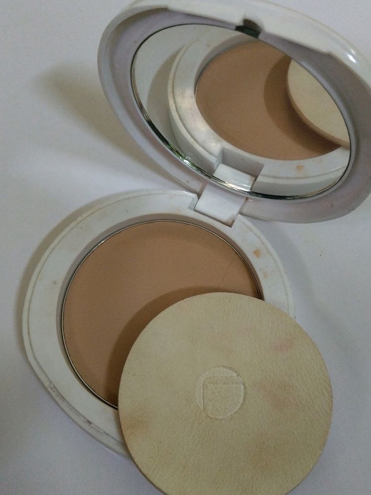 Lakme Perfect Radiance Compact