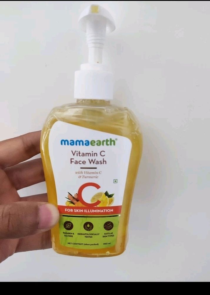 Mama Earth Vitamin C face wash (250ml)