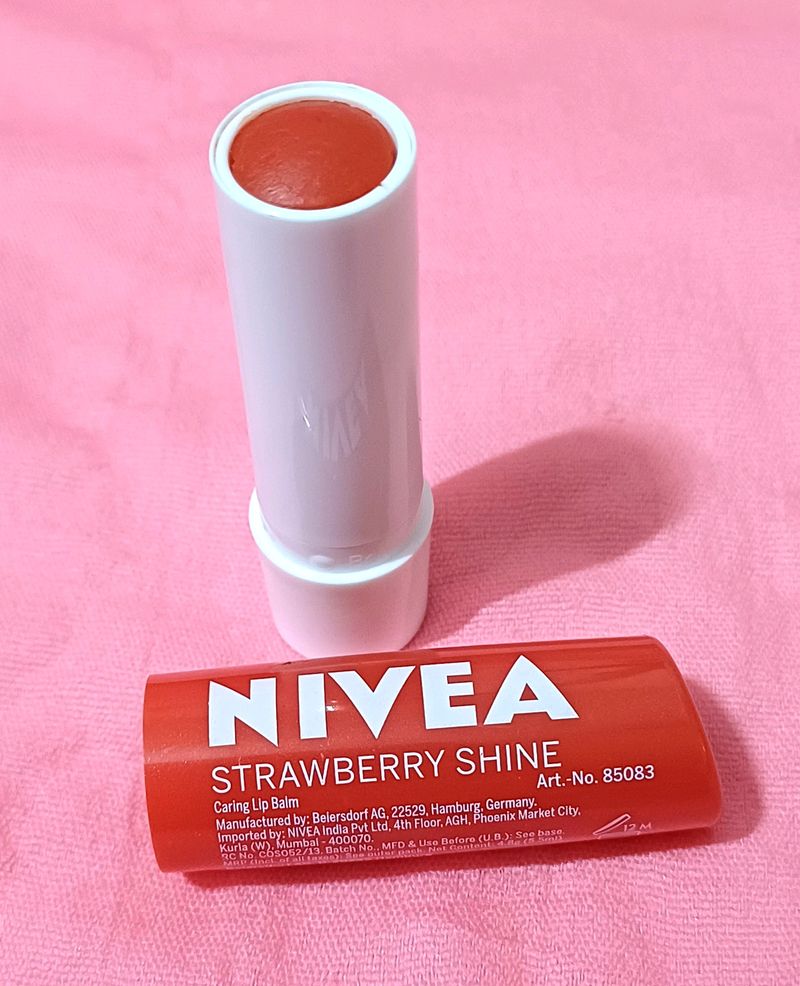 💥🆕️ Nivea Strawberry Shine Lip Balm 🍓