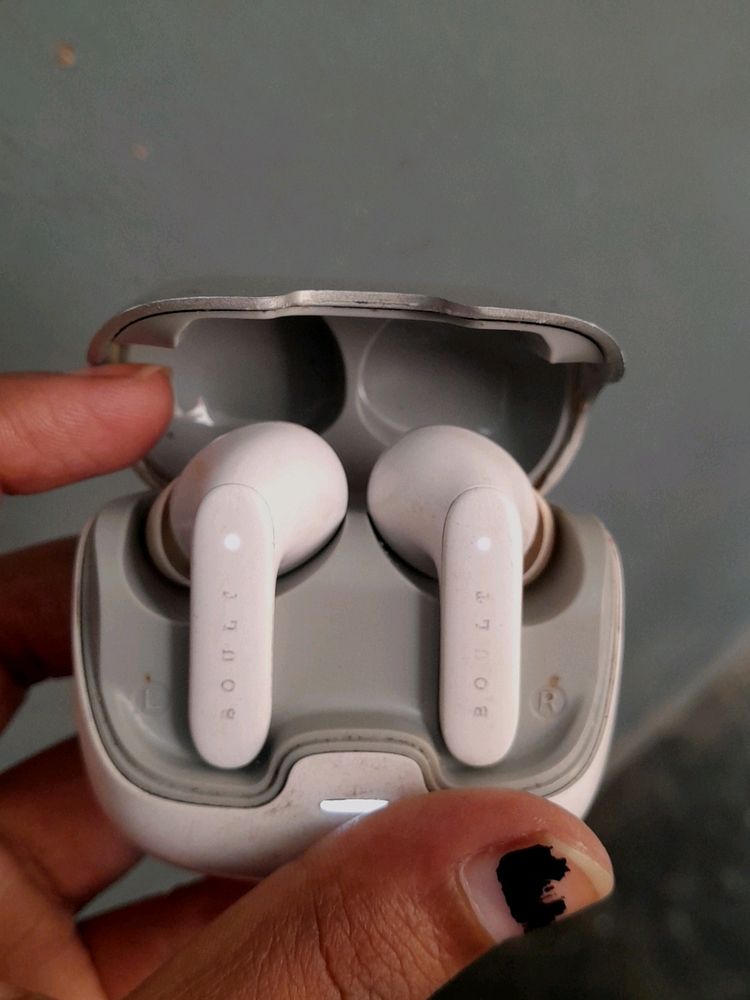 Boult Z40 Airbuds