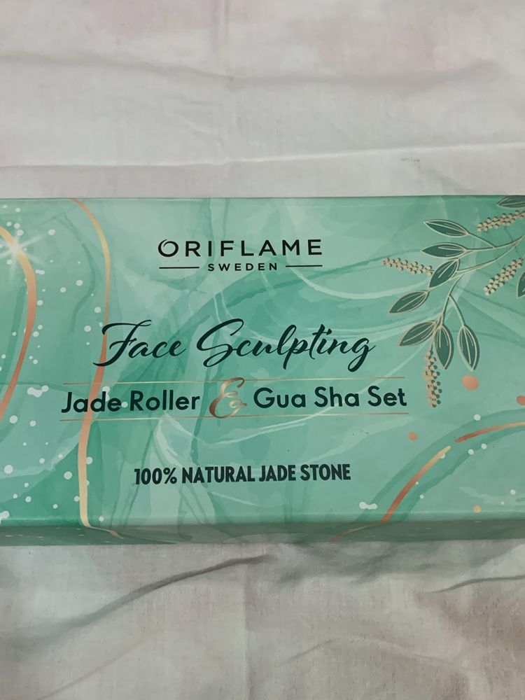 Oriflame Brand New Jade Roller N Gua Sha Set