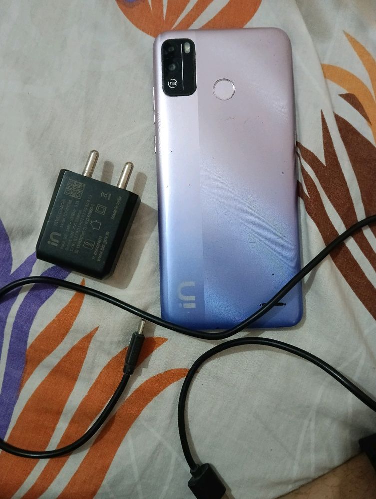 Smartphone &Charger