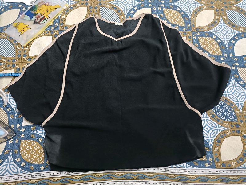 Stylish Sleeves Black Crop Top In L Size