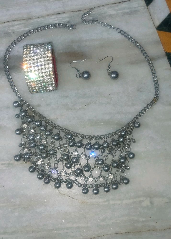 Beautiful jewellery Set With Bracelet