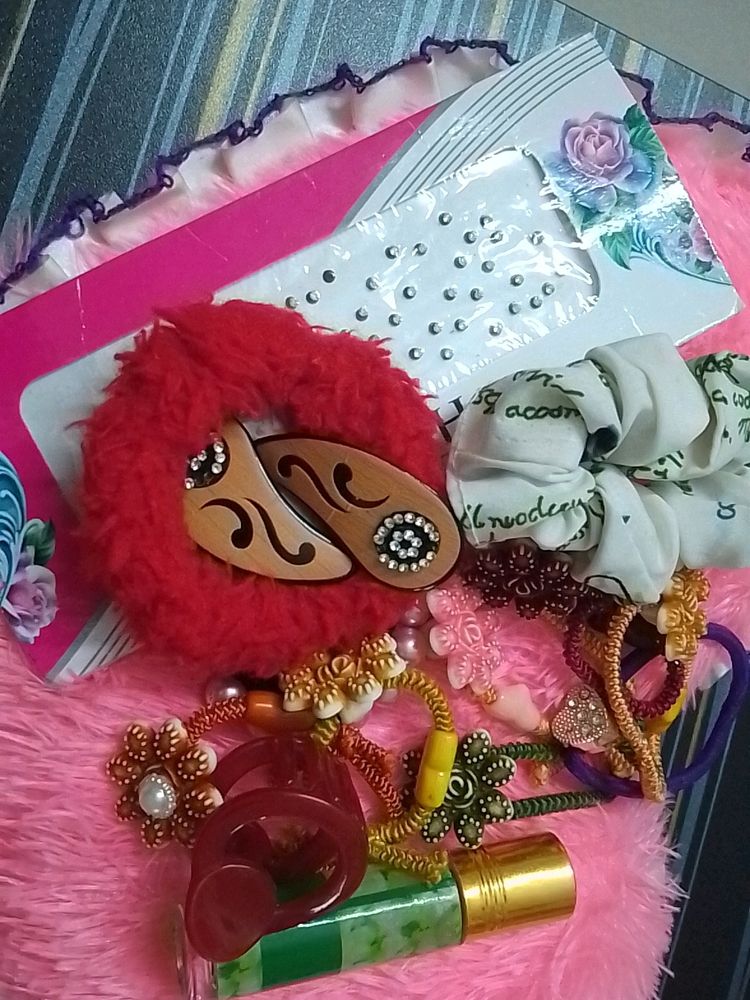 Hairbands, Bindi,Attar, Hair-clip, Clutcher