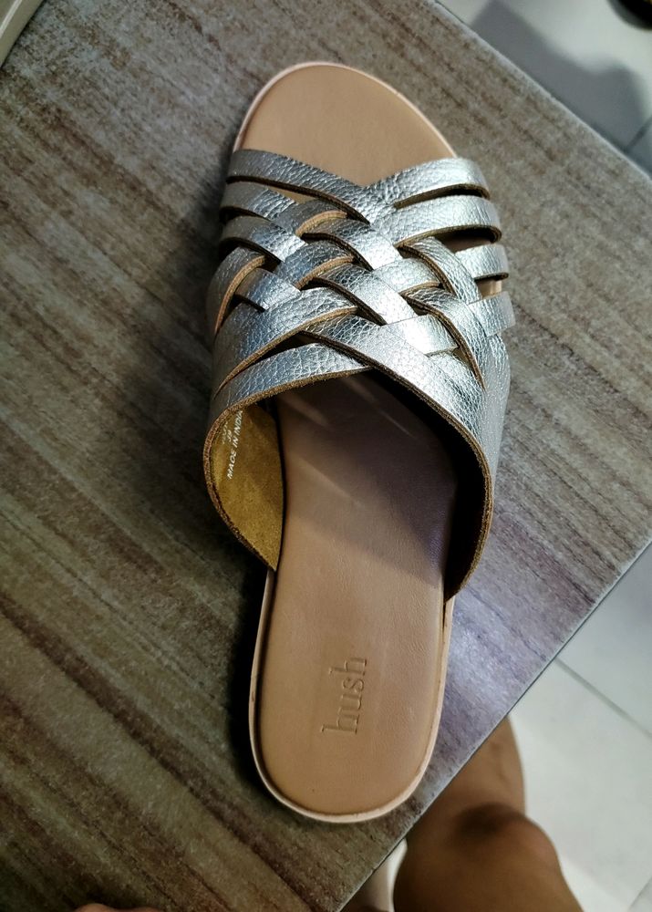 Hush Silver Flat