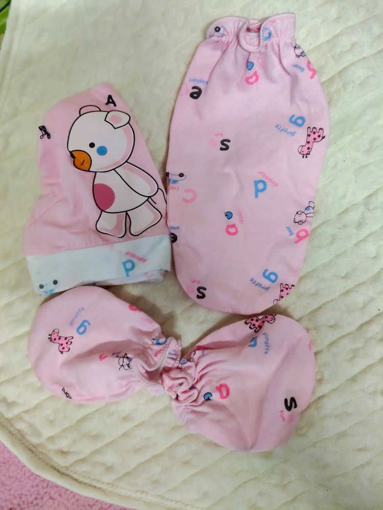 BABY Mittens - Cap & Stretchable Socks Combo