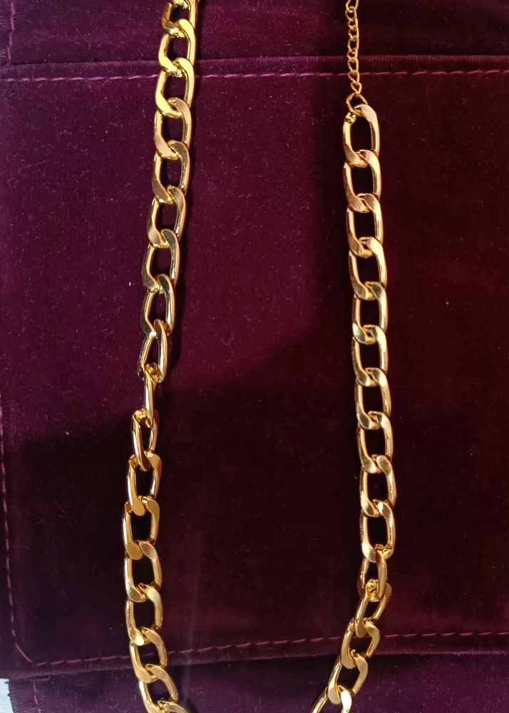 Gold look-alike statement chain