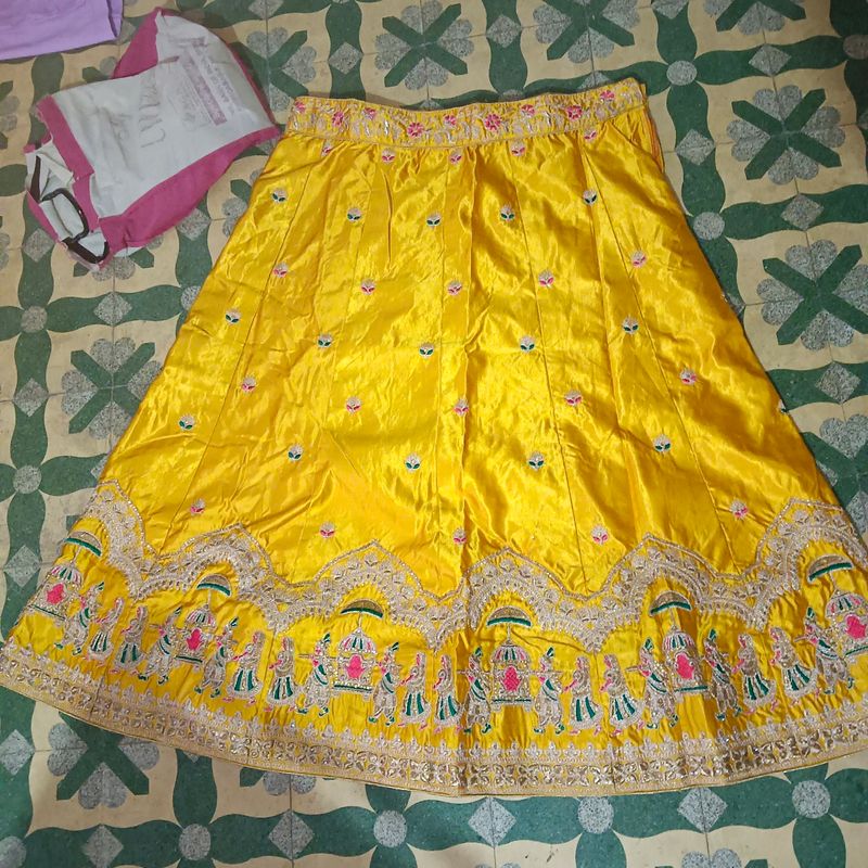 Yellow Lahenga With Maroon Duppta