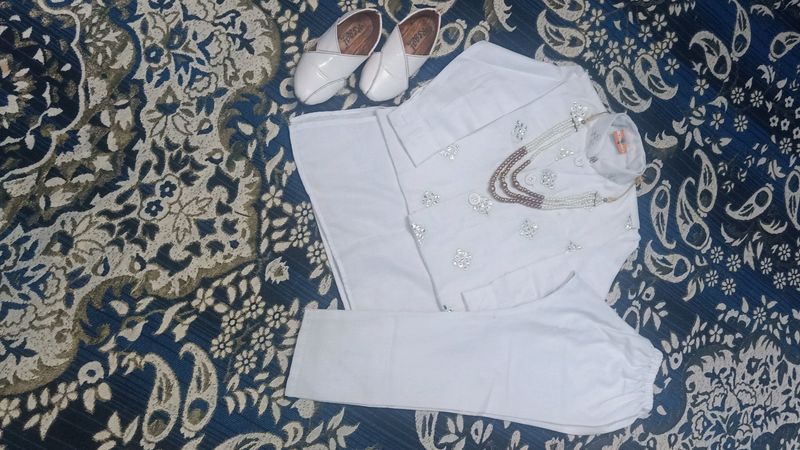 White Kurta Pajama And Wase ort