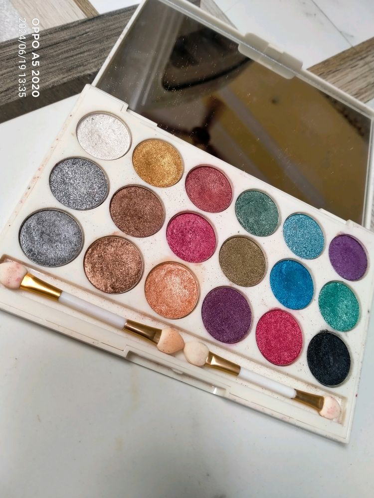 Shining Eyeshadow Palette 🎉