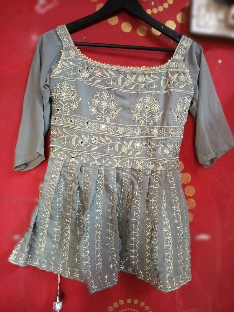 Short Kurti Along With Palazzo And Dupatta