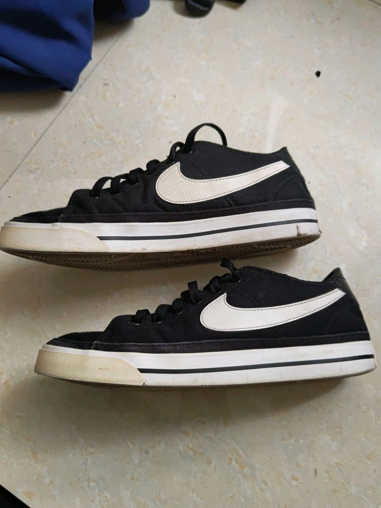 Black Nike Sneakers