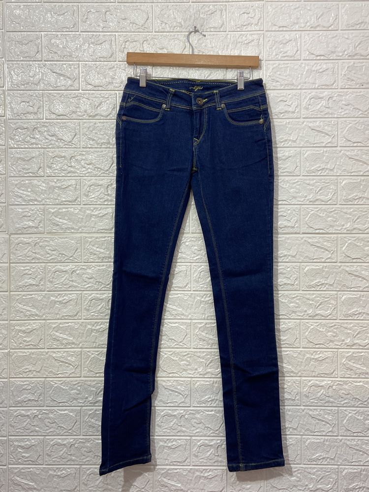 Women Blue Jeans | Waist 32 | Length 29 | Hip 40 |