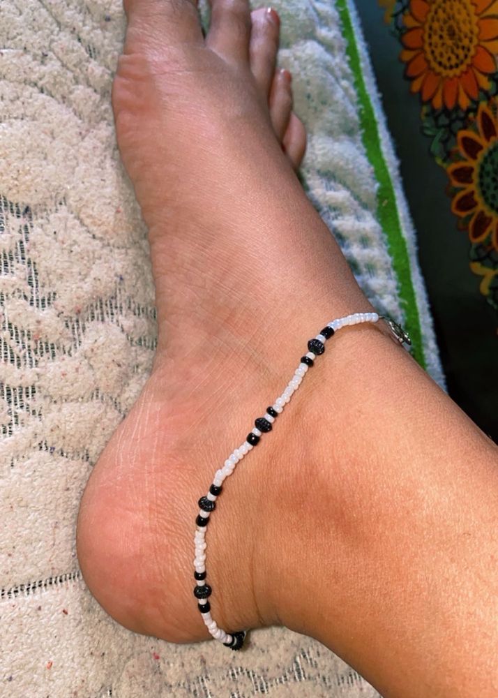 2 Anklets 🖤🩶