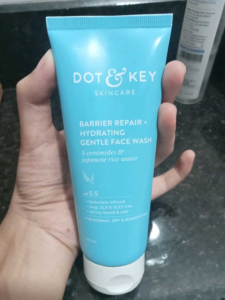 Dot & Key Facewash