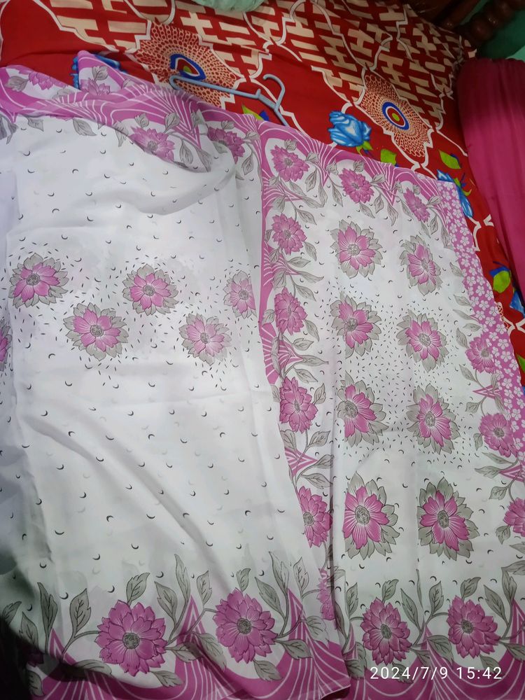 Printed Saree With Blouse Piece