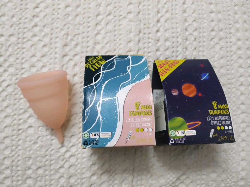 Set Of 15 Tampons And Menstrual Cup