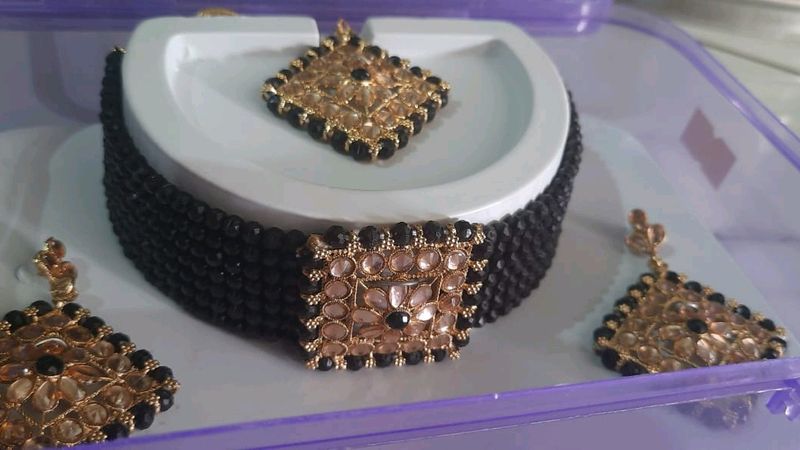 Black Choker Set With Maang Tika