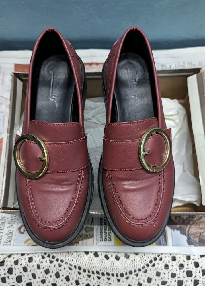 Round Buckle Detail Loafers