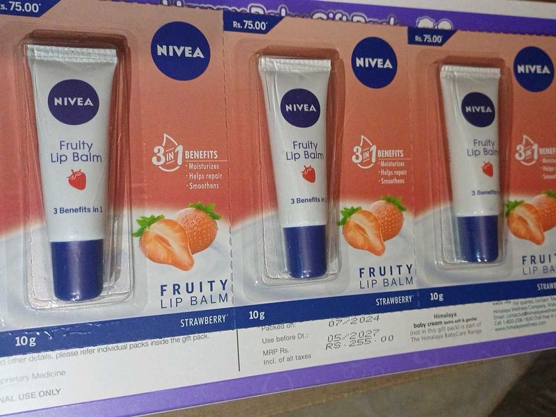 *NEW* Nivea Fruity Lip Balm Pack Of 3