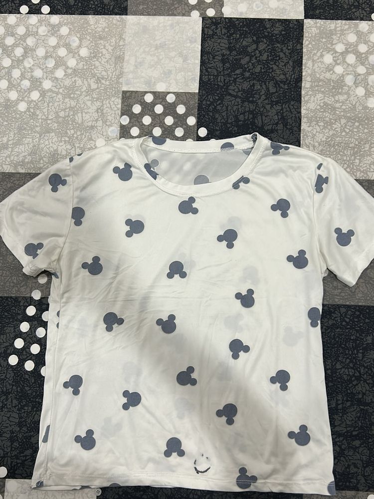 White Tshirt With Mickey Mouse Print