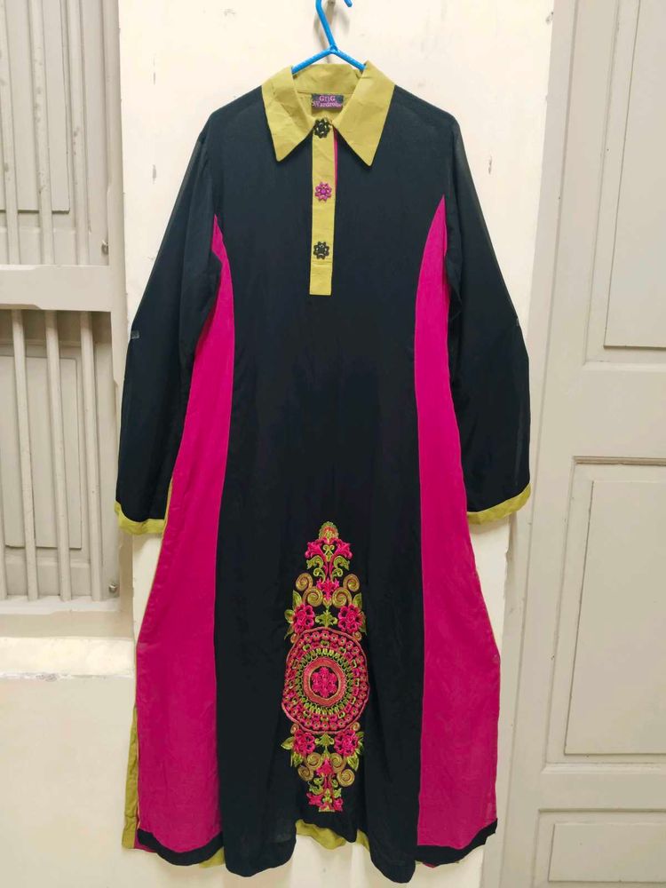 Beautiful Embroidery Pakistani Kurti