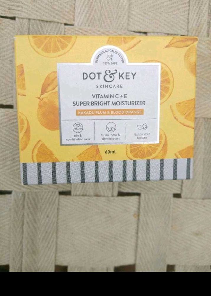 Dot Nd Key Super bright Vitamin C E Moisturizer