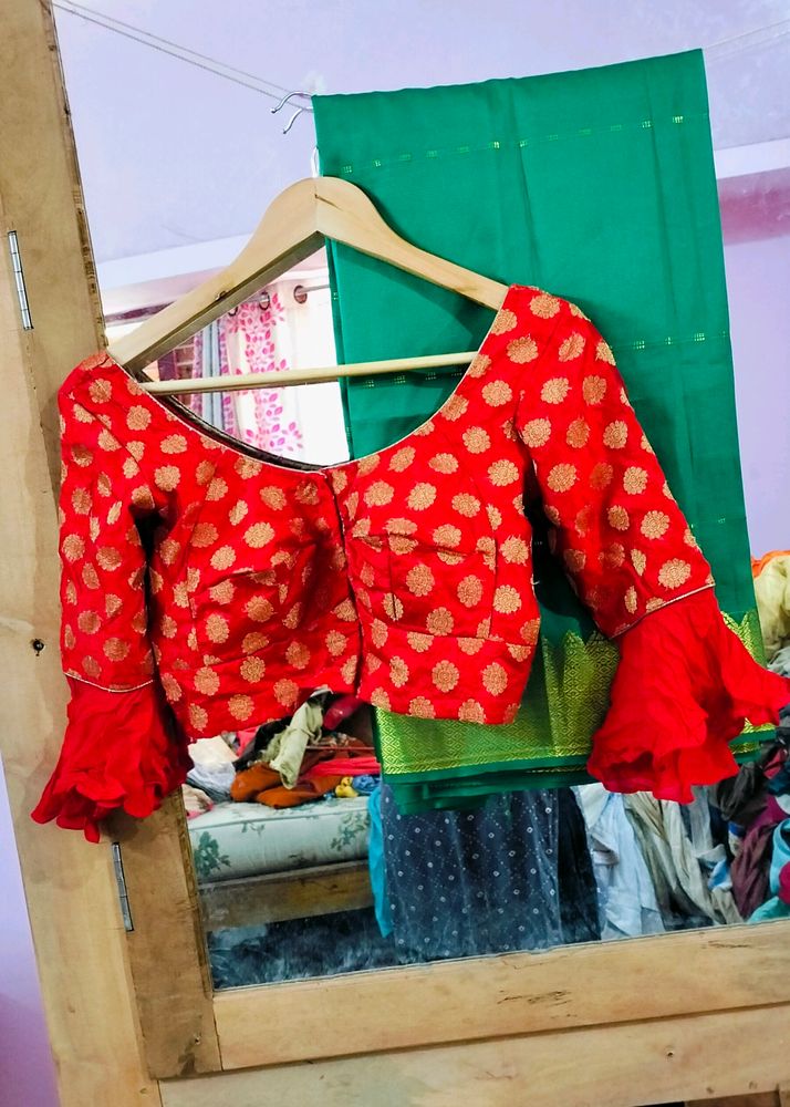 Beautiful Green 💚 Saree With Red 🍒 Blouse