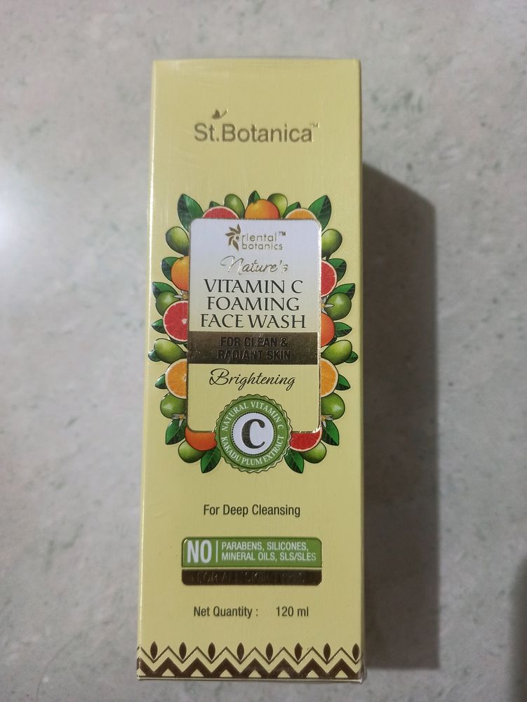 St. Botanica Vit C Foaming Face Wash