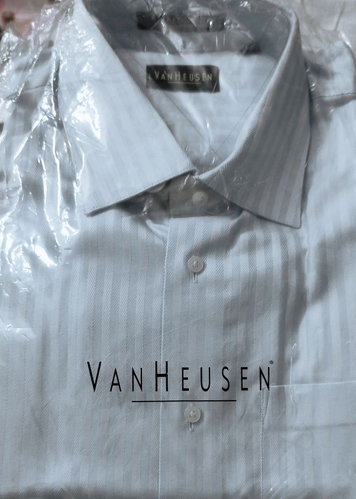 Van Heusen Formal Shirt In Size 44