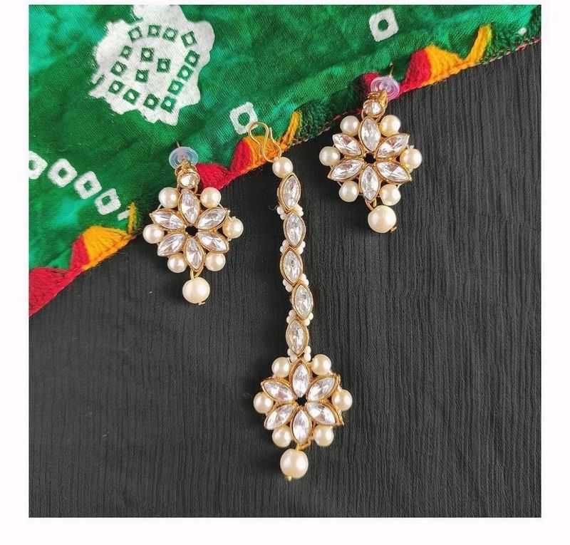 Kundan Earrings And Mangtika Set