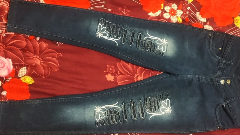 Cool Denim Jeans With Damage Design Of Flowers