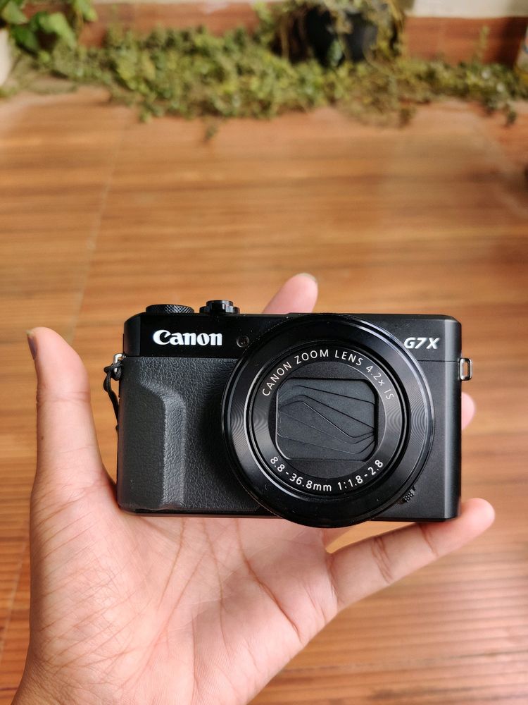 Canon G7x Mark ii vlogging camera