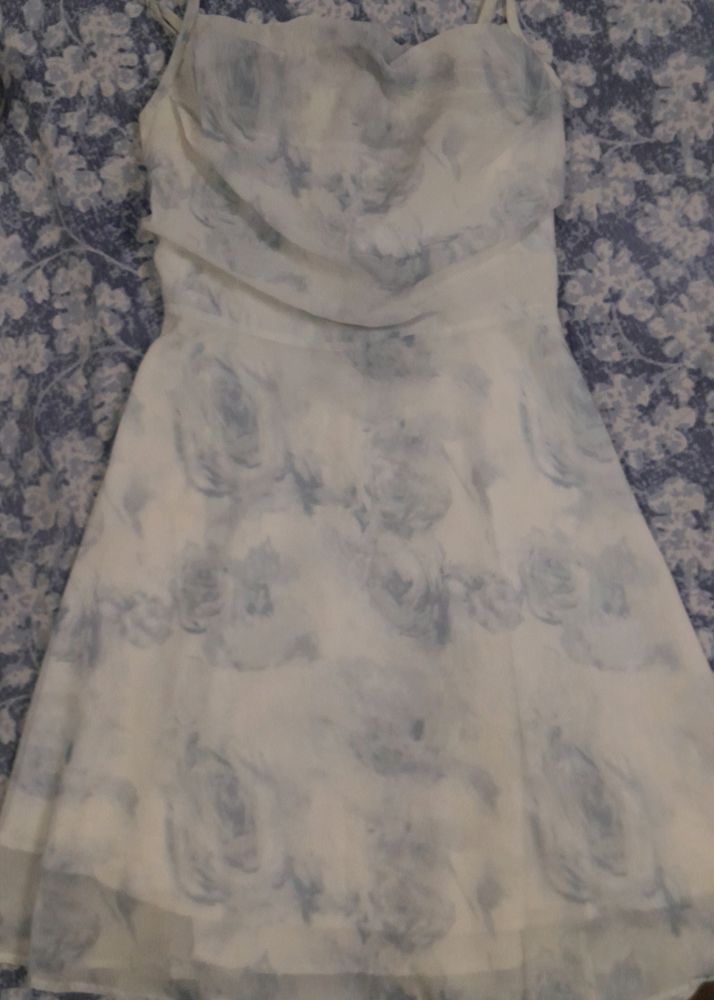 New DREAMY White Floral Dress With Back Cut Out