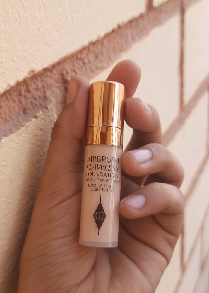 Charlotte  Tilbury Airbrush Flawless Foundation