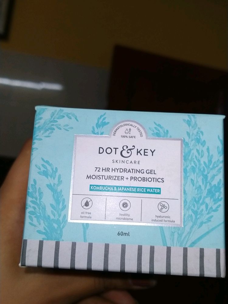 Dot & Key 72 Hr Hydrating Gel moisturizer