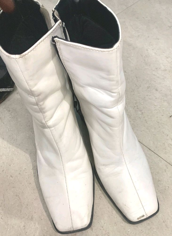 White Boots In Very Good Condition And Low Price