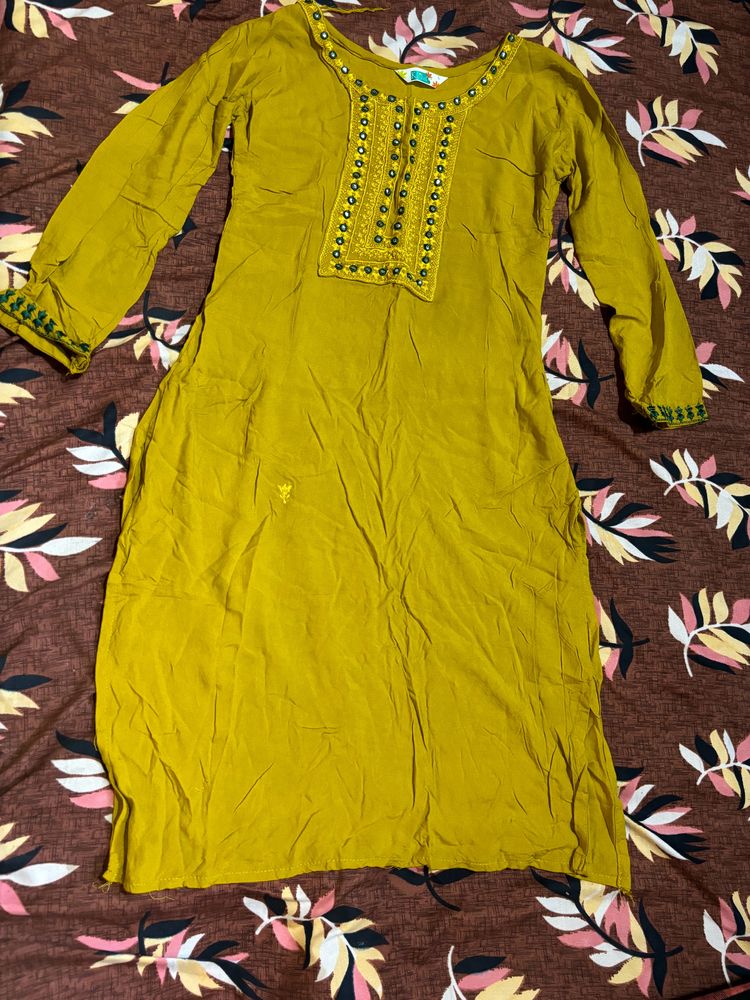 Yellow Kurta Set With Dark Green Legging