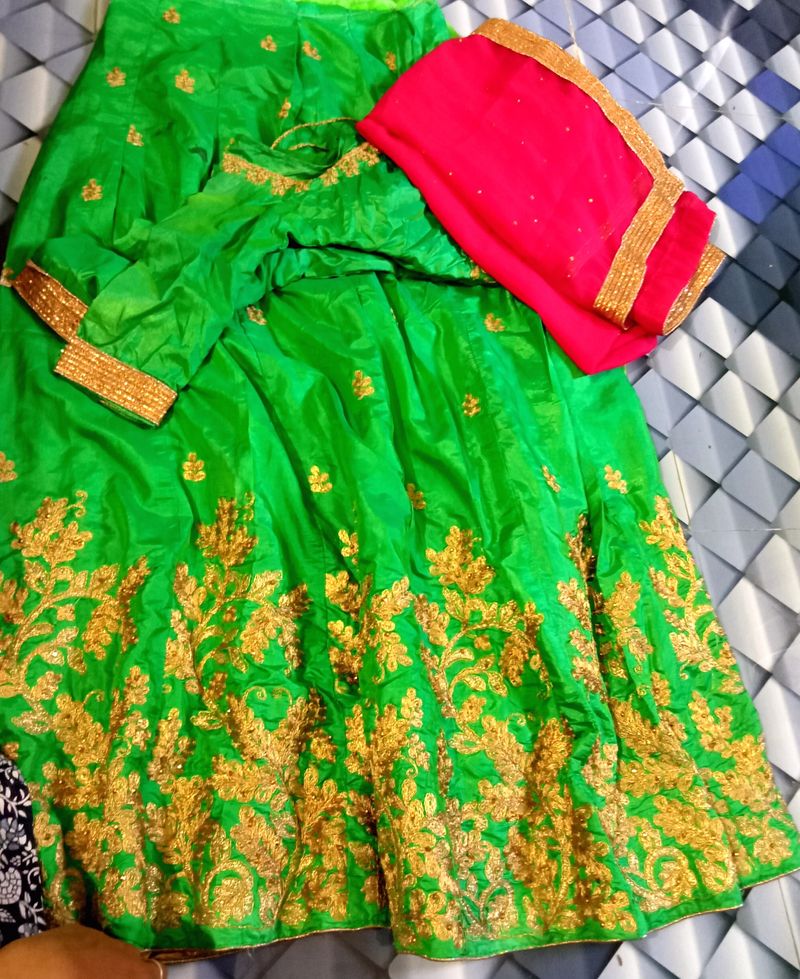 💚💖😻Like New Lehenga Choli With Shawl And Blouse