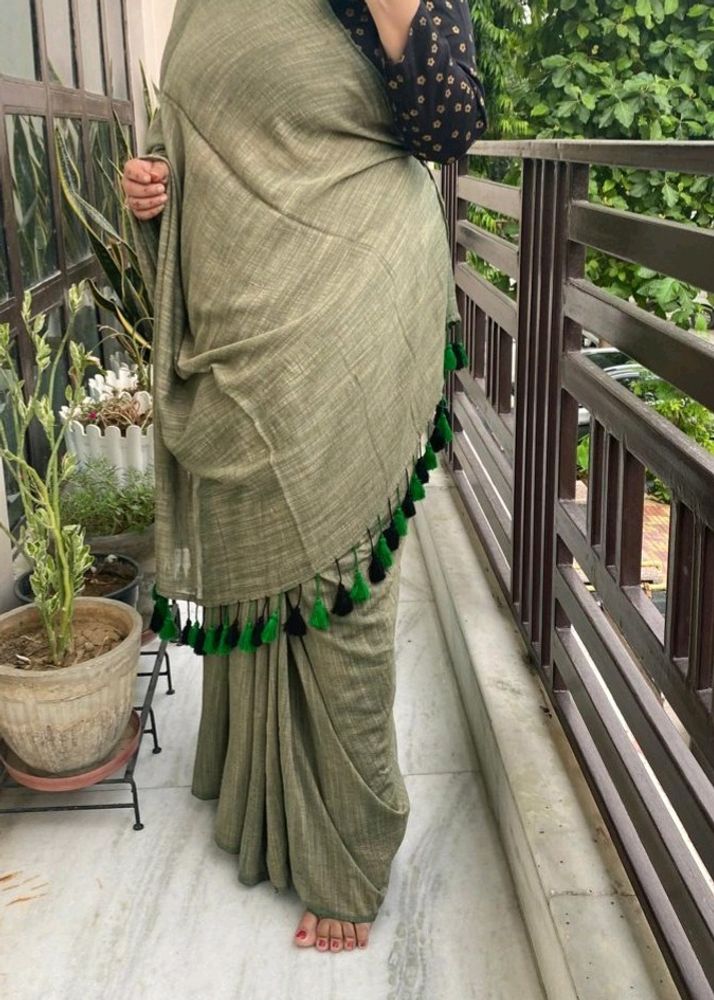 Suta Olive Green Mulmul Cotton Saree With Tassels