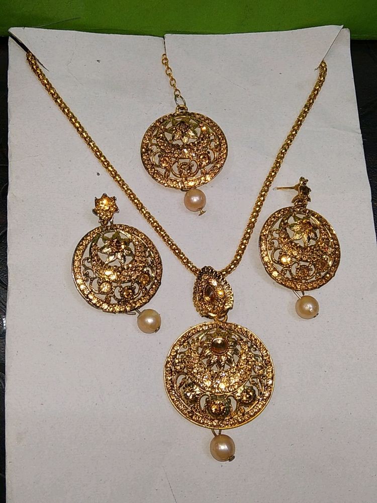 Pendent Set