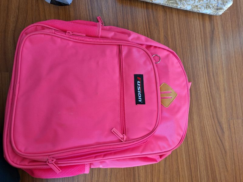 HTIwBackpack fusion neon Pink Brand New Large Capa