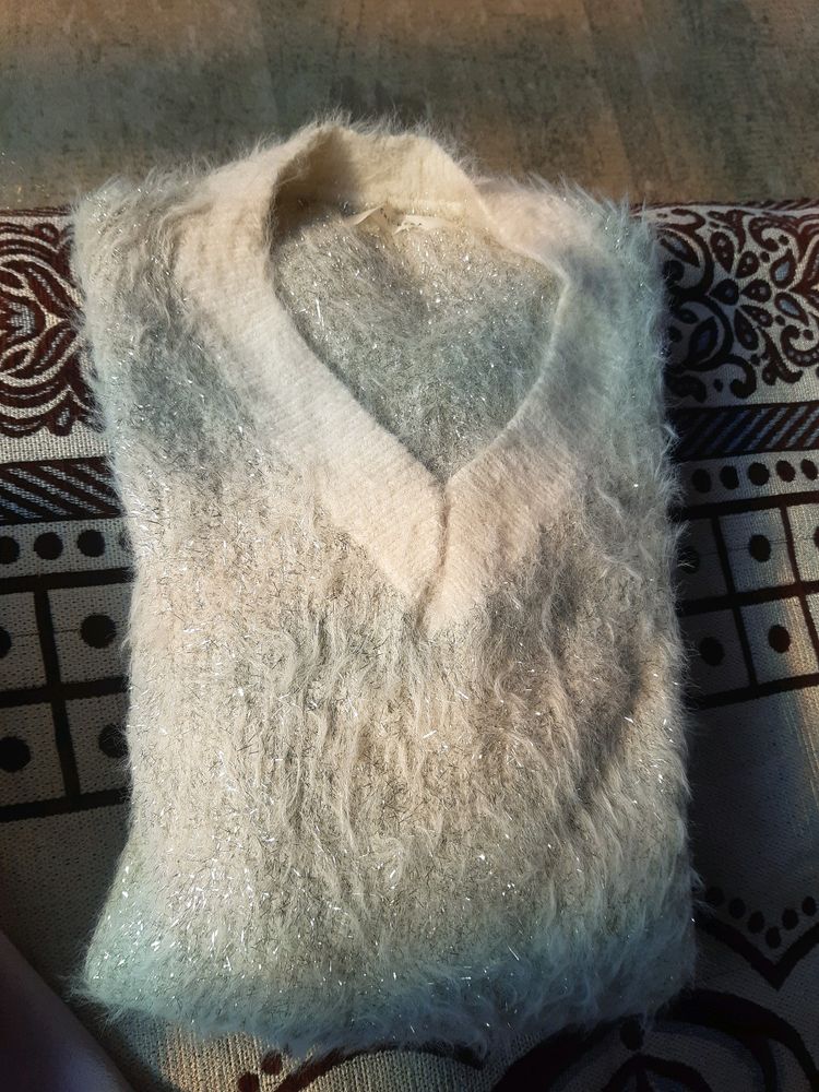 Super Soft Fuzzy Sweater Having Glittery Threads