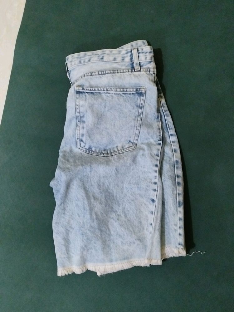 Like new knee length denim Shorts| Clearance Sale