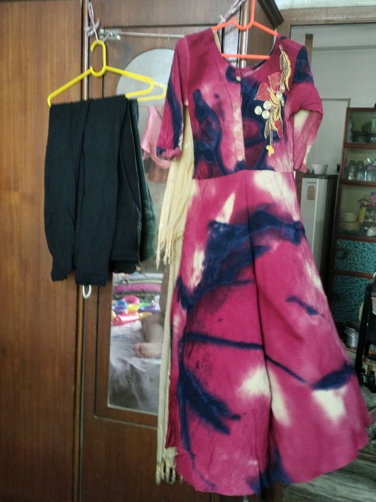 MulticolourKurti And Black Leggins.