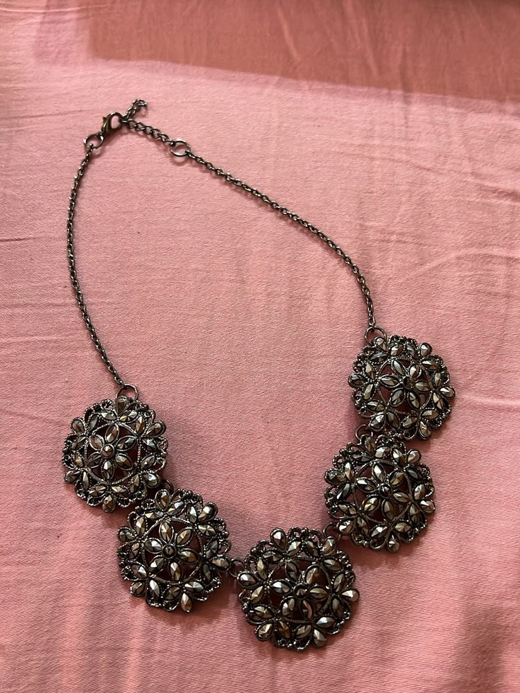 Statement Neckpiece