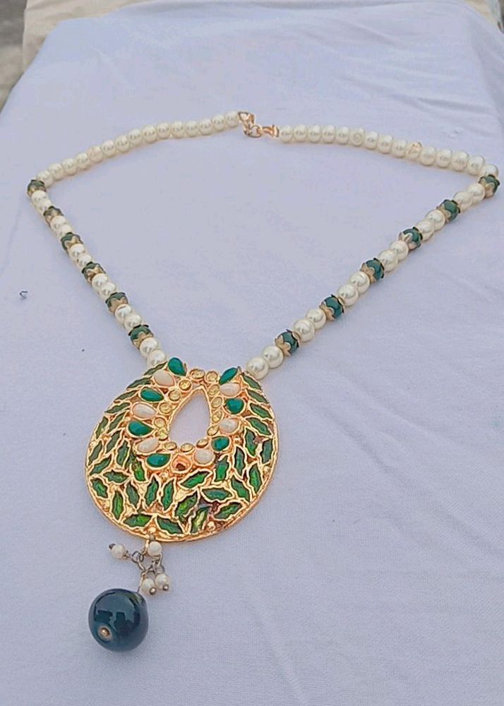 Green And Golden Combination Necklace