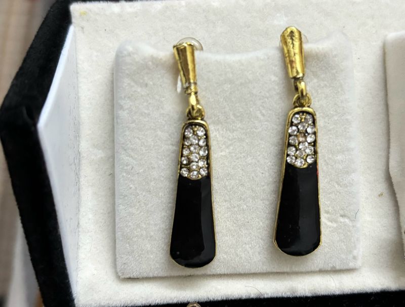 Earrings (Black & Golden Colour)